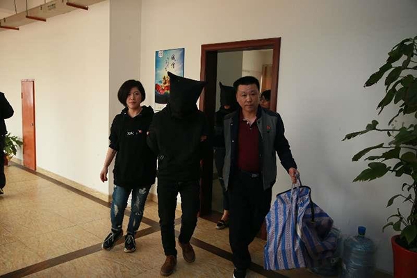 河南打掉“套路贷”背后涉黑团伙，逾万名受害人是大学生