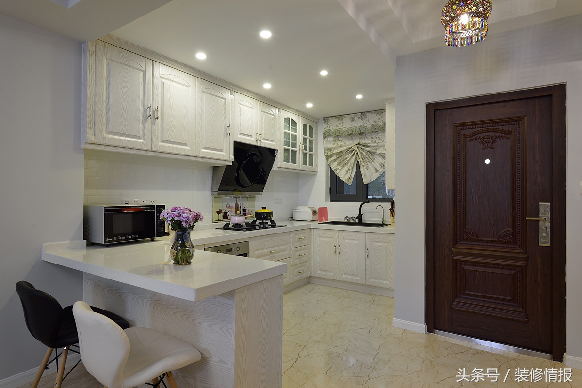 暖色系别墅年轻简约设计,温暖的装修