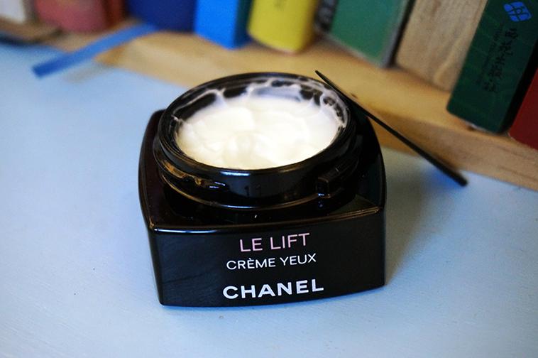 不用眼霜好不好,不用眼霜真的老得快吗