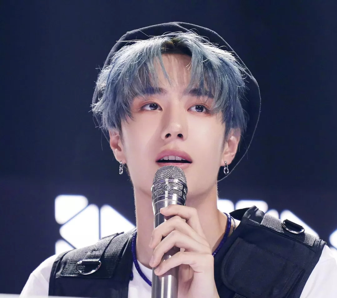 没想到美妆圈老阿姨的我连鹿晗王一博都拼不过（摊手）｜八公举