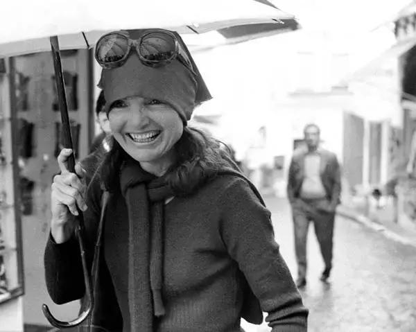 一个女人的品味好不好，要看她会不会玩丝巾！