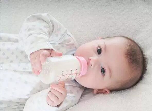 混合喂养的宝宝突然不吃奶粉怎么回事？该怎么办？