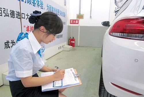 对方全责刮蹭走保险还是私了划算,车被刮了对方想私了如何索要赔偿