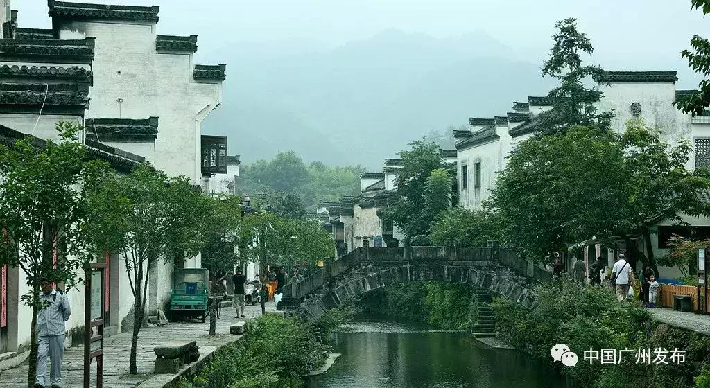 黄山迪士尼门票多少钱,上海迪士尼和黄山哪个好玩