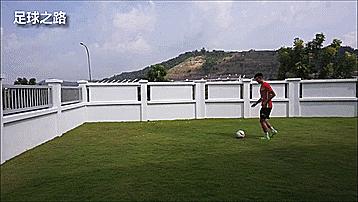 足球教学丨中场球员每天必练的接球方法