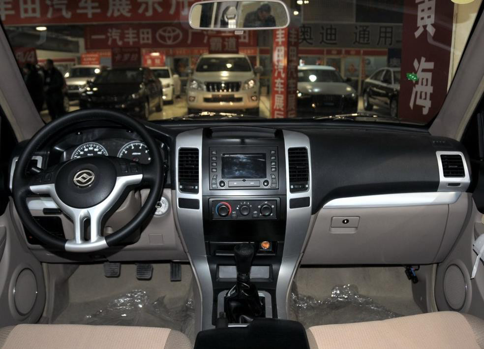 跟猎豹汽车外观很像的车,老款猎豹灯光