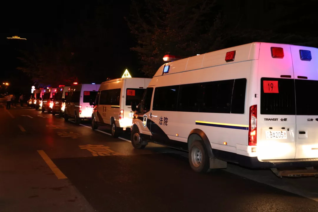 出动警力400多人大连中院强制腾退一游泳馆