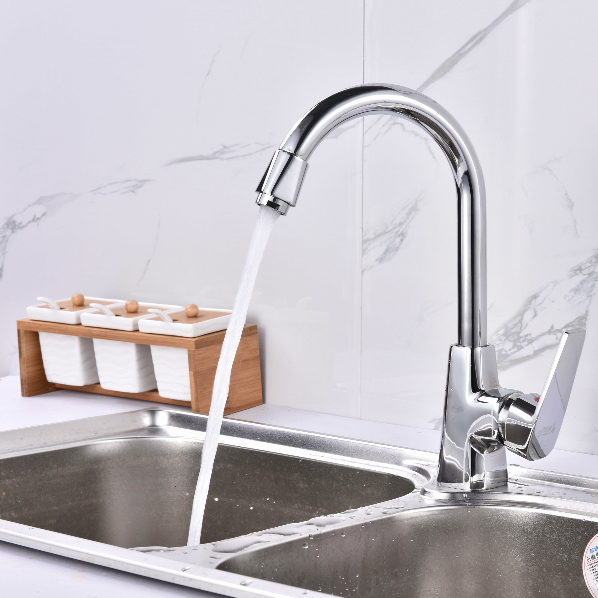 水龙头选全铜还是不锈钢好?开了10年五金店的商家终于说出了实情