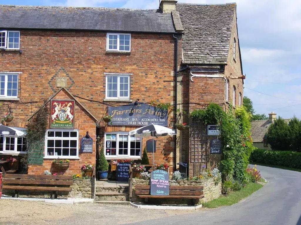 为什么英国人喜欢旅游呢,英国人的城镇和乡下生活