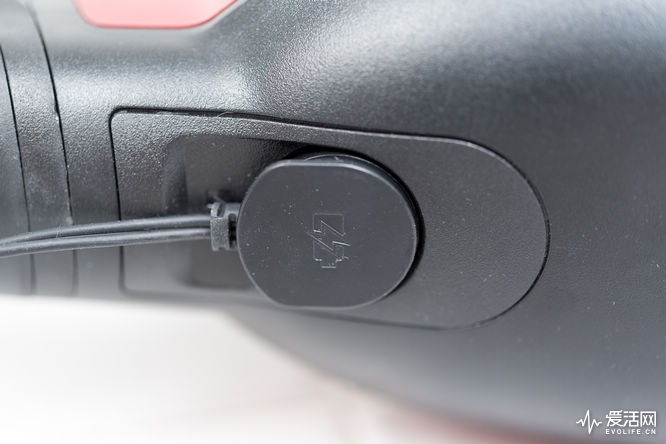 咋样用吸尘器,怎么用吸尘器扫地