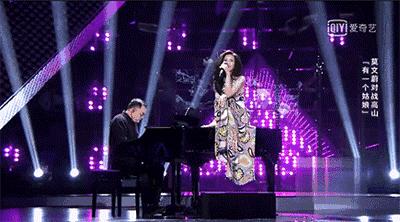 全裸拍写真，还撩倒过周星驰，48岁的她性感炸了！