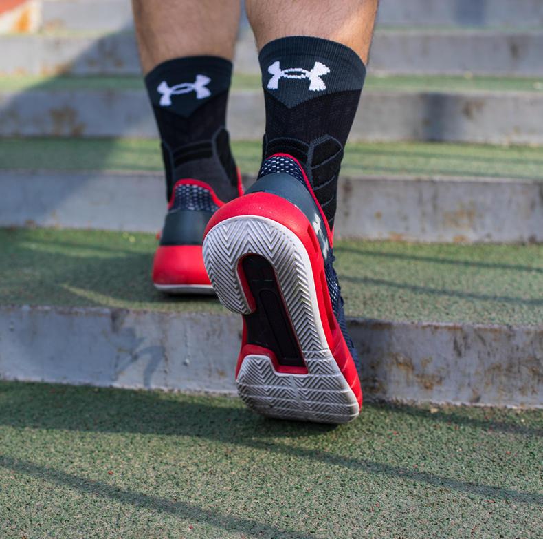 全新缓震科技！UA最新篮球鞋开箱+上脚