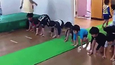 侧空翻、倒立行走、十级跳箱，日本幼儿园“变态”课甩我们十条街