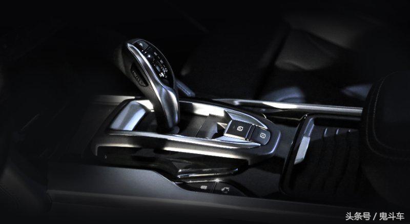 民族的才是世界的华晨中华V7牵手北京时装周首秀成都车展