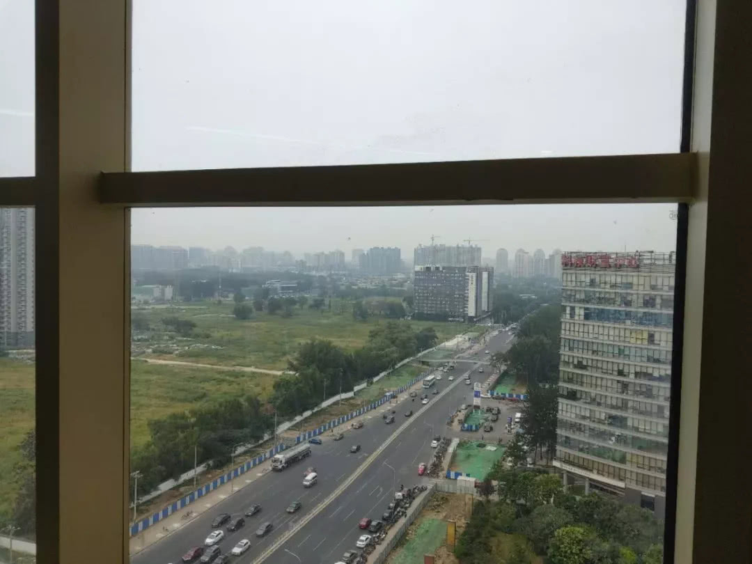 再也不怕碎屏、进水！这手机埋土里、放锅里煮都能用，网友：过瘾