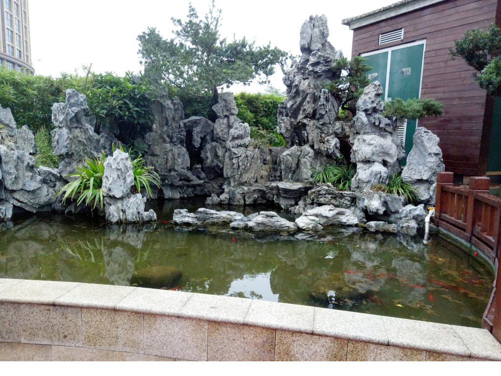 家里小假山怎么制作,如何自己在院子里做个小假山