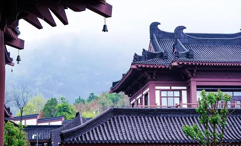 寺庙檐角挂的风铃叫什么,寺院屋檐上的风铃