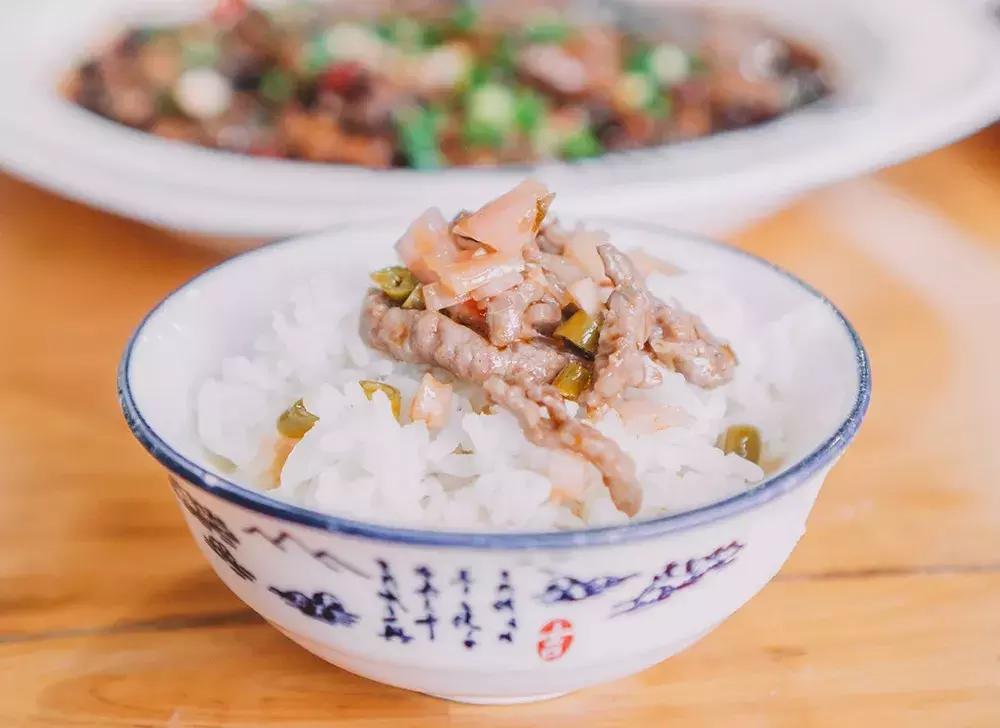 翻山越岭都有人要去吃的牛肉馆,到底值不值?