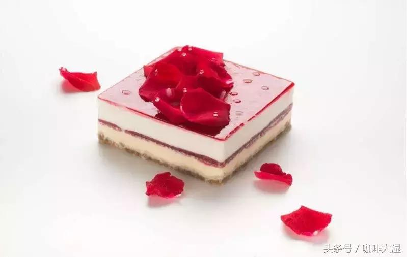 慕斯蛋糕怎样做的松软好看,制作慕斯蛋糕都需要什么