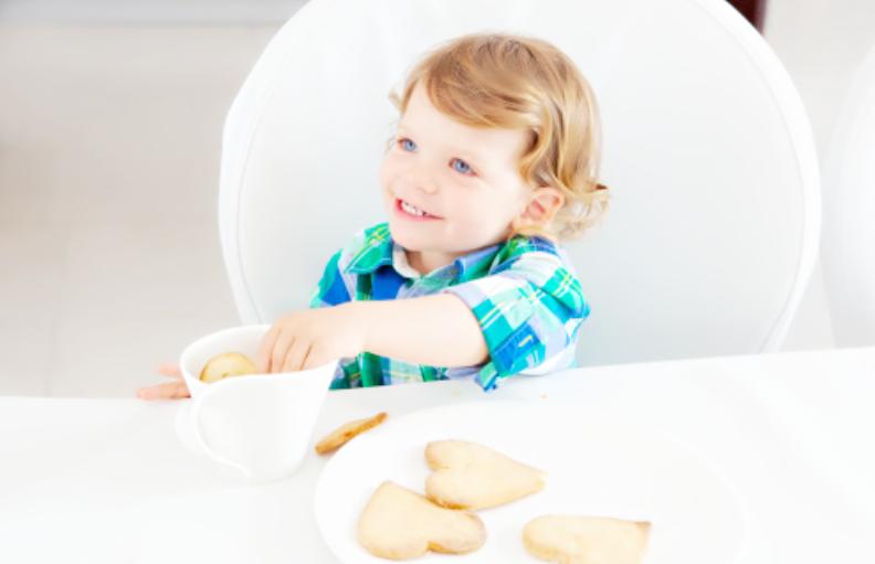 如何陪两岁宝宝玩耍,怎么能让两岁调皮小宝宝听话