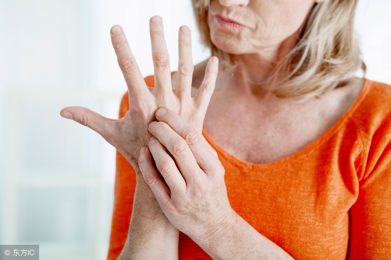 出现关节风湿痛，除了药物治疗，日常生活护理也是关键