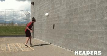 足球短距离球教学,在家就能练的足球技巧增加球感