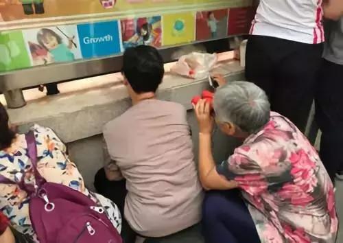 如何帮助幼儿消除分离焦虑,家长讲座分离焦虑