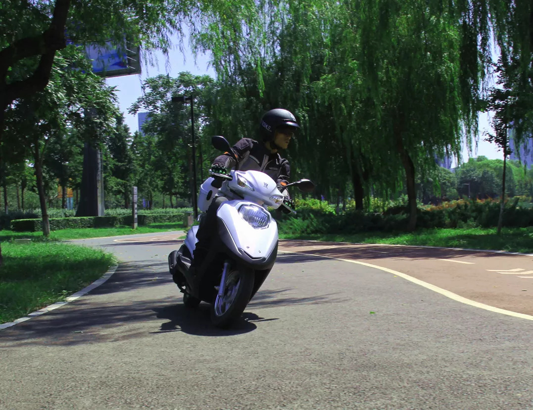 豪爵vh125s珍珠白,豪爵vh125性能怎样