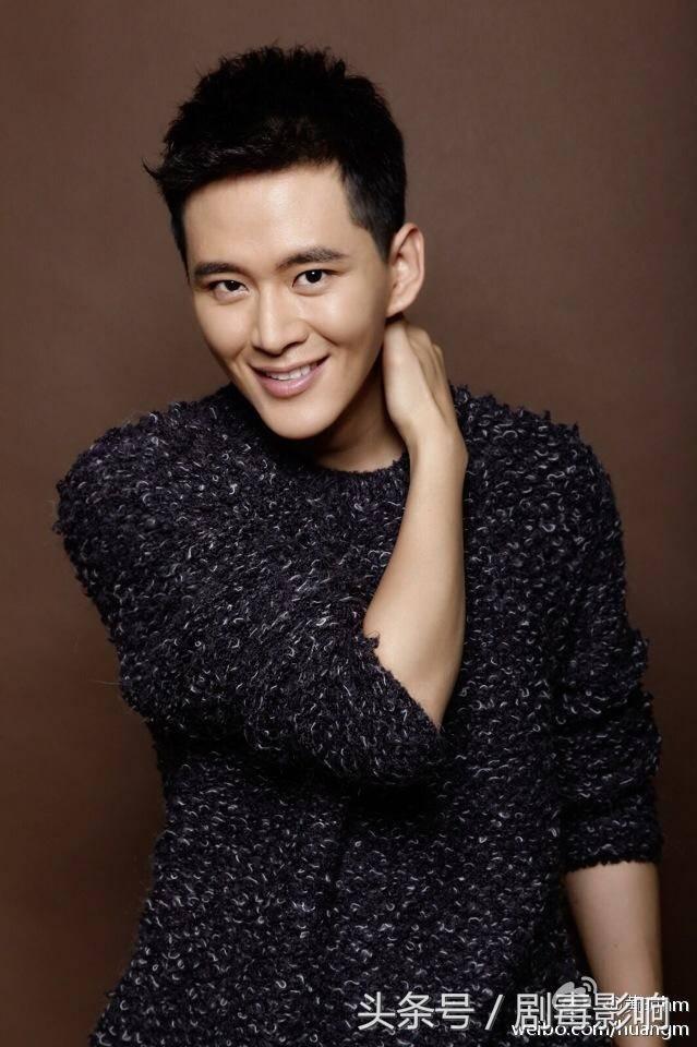 岩男郎出身曾被公司雪藏，与霍建华2度合作出演《如懿》圈粉无数