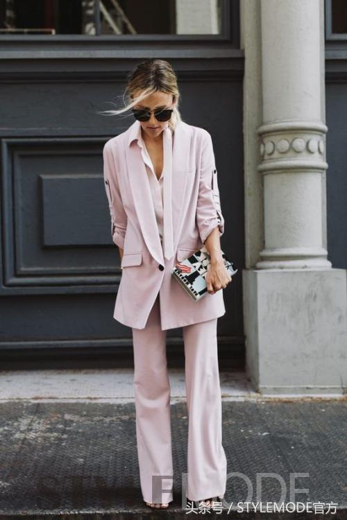 入秋最时髦的穿搭,入秋穿搭粉色外套