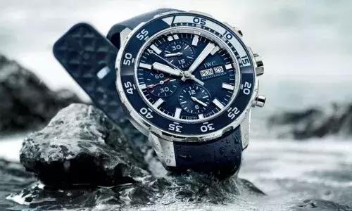 手表进水用米能吸出来吗,手表进水了放大米真的管用吗