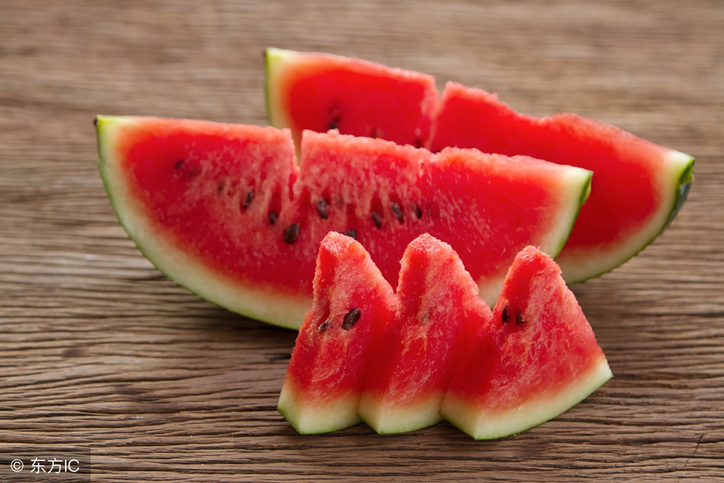 下半身水肿怎么消除？每天四分钟轻松敲出苗条细腿