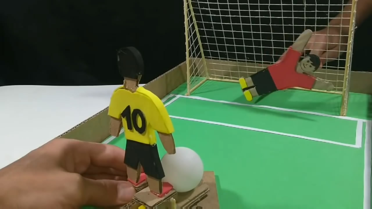 足球一对一训练游戏,在家如何制作好玩的足球游戏