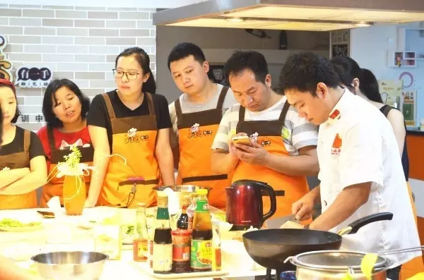 学习厨艺的技巧视频,学厨艺的第一步是什么