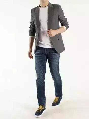 男士穿呢子大衣牛仔裤配什么鞋子,男士牛仔裤配哪种鞋子显得高级