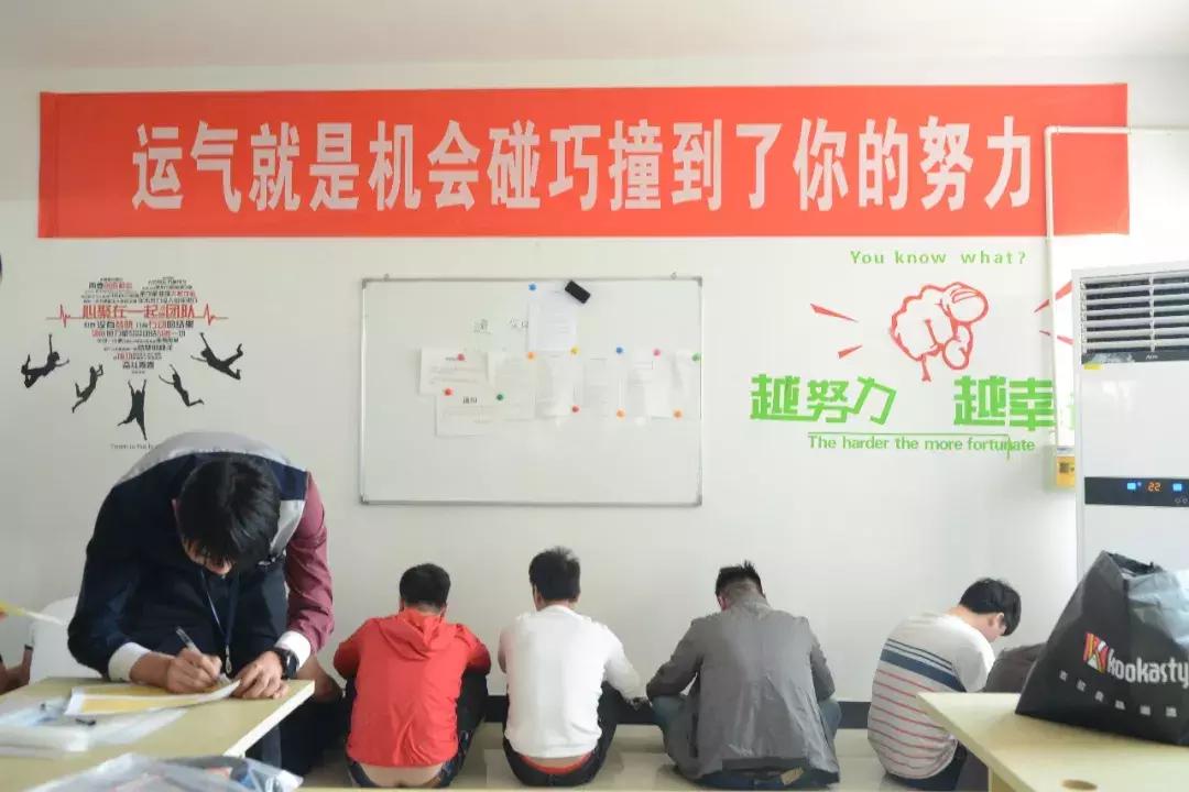 搬家、运尸、送花圈、P黄图,浙江一美女就借了3000元钱,竟然遭受这……