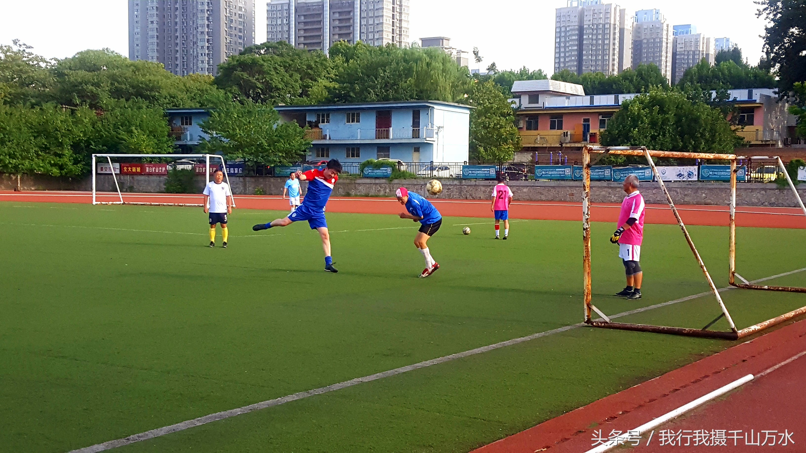 民间健身及尽享足球之乐的好场所——西安西光厂体育场