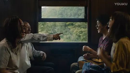 被现代文明“绑架”的家庭有多惨，这部电影拍出了答案