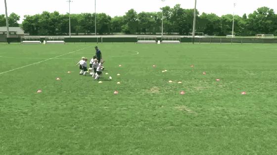 足球基础训练3-7岁,儿童足球青训教学视频