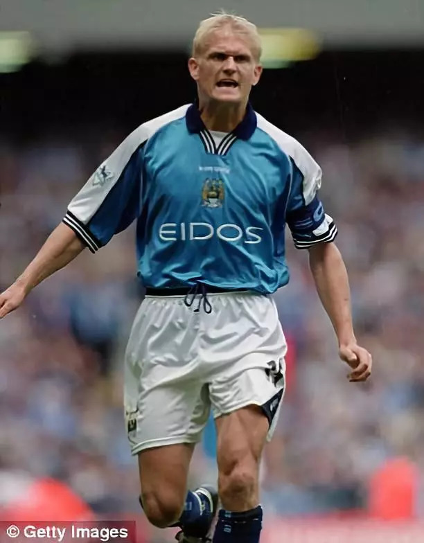 英超球队胸前广告,曼联球衣胸前广告历史