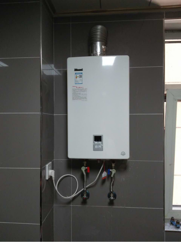 家用电热水器跟燃气热水器哪个好,电热水器跟燃气热水器比较哪个好