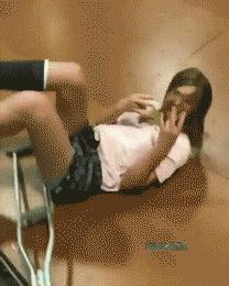 轻松一刻：这个不经意的小动作，可能毁了孩子一生