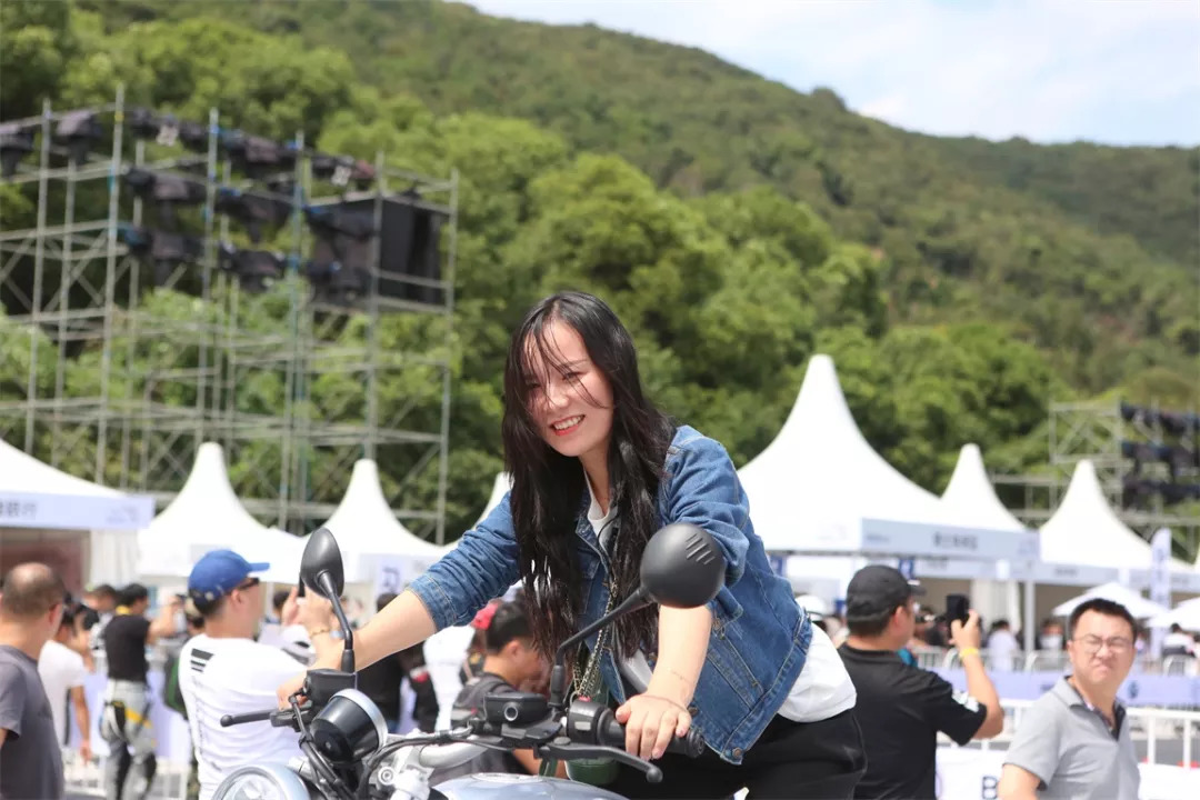 宝马s1000r改新s1000rr,宝马s1000r和本田cb1000r