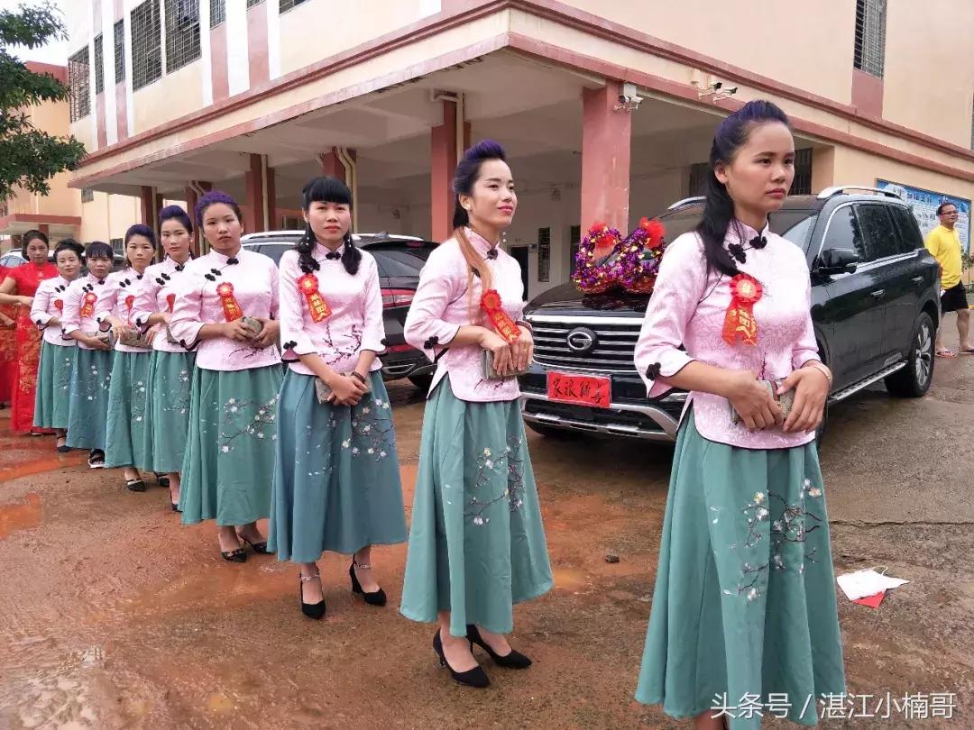 杨家镇安榄村外嫁姐妹回娘家聚会,雷州官茂村姐妹回娘家