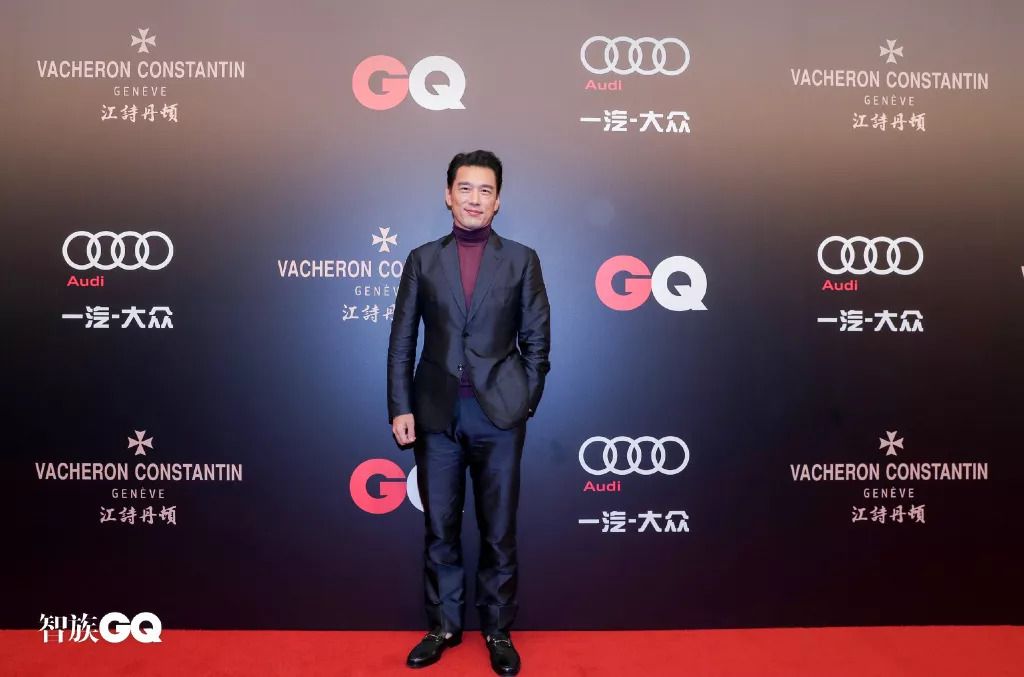 聂远红毯打苍蝇喜提微博热搜,追星赢家聂远小s