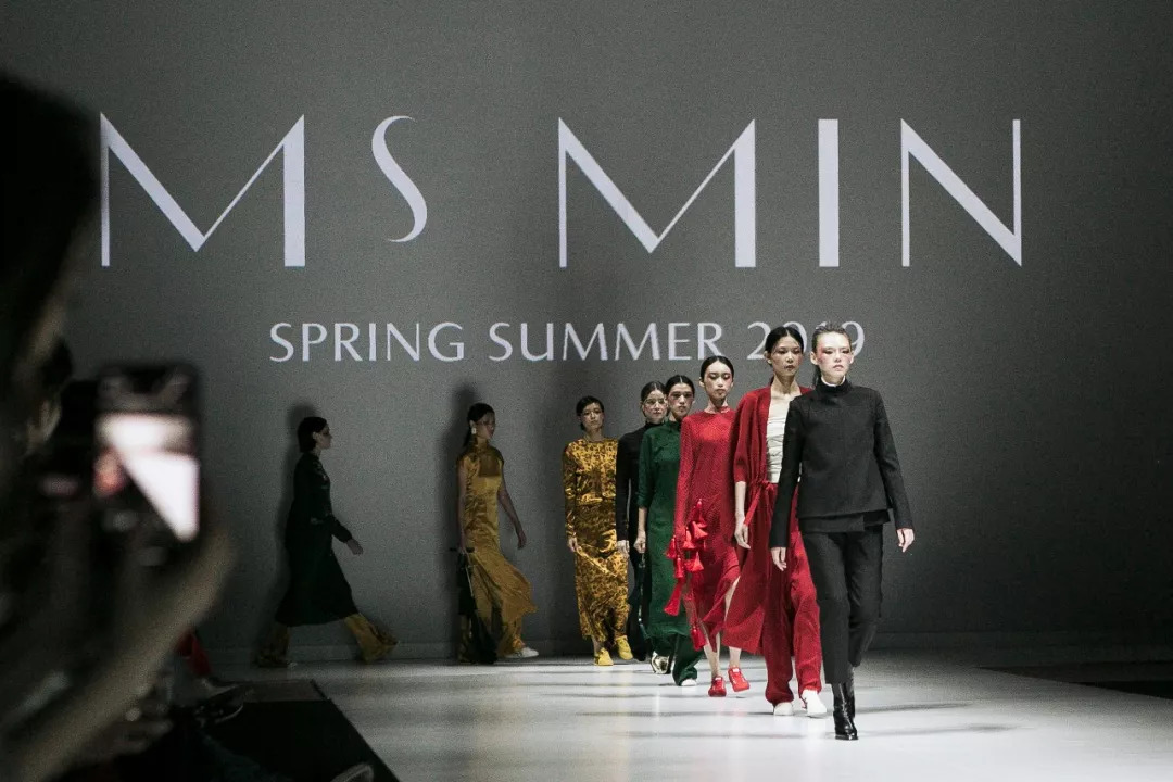 阿秋秋说｜10个角度，麻溜带你去趟香港时装周