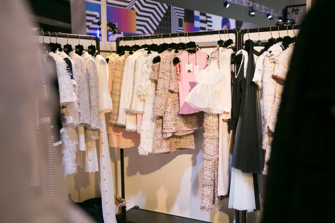 阿秋秋说｜10个角度，麻溜带你去趟香港时装周