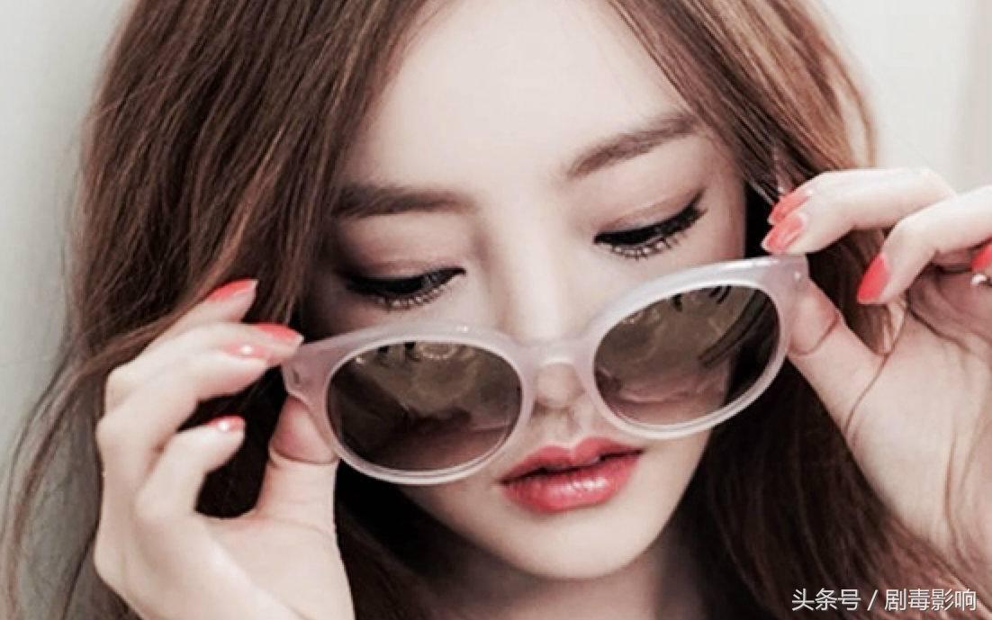 大美女也有困扰，美如具荷拉饱受失眠之苦，睡不好觉实在难受！