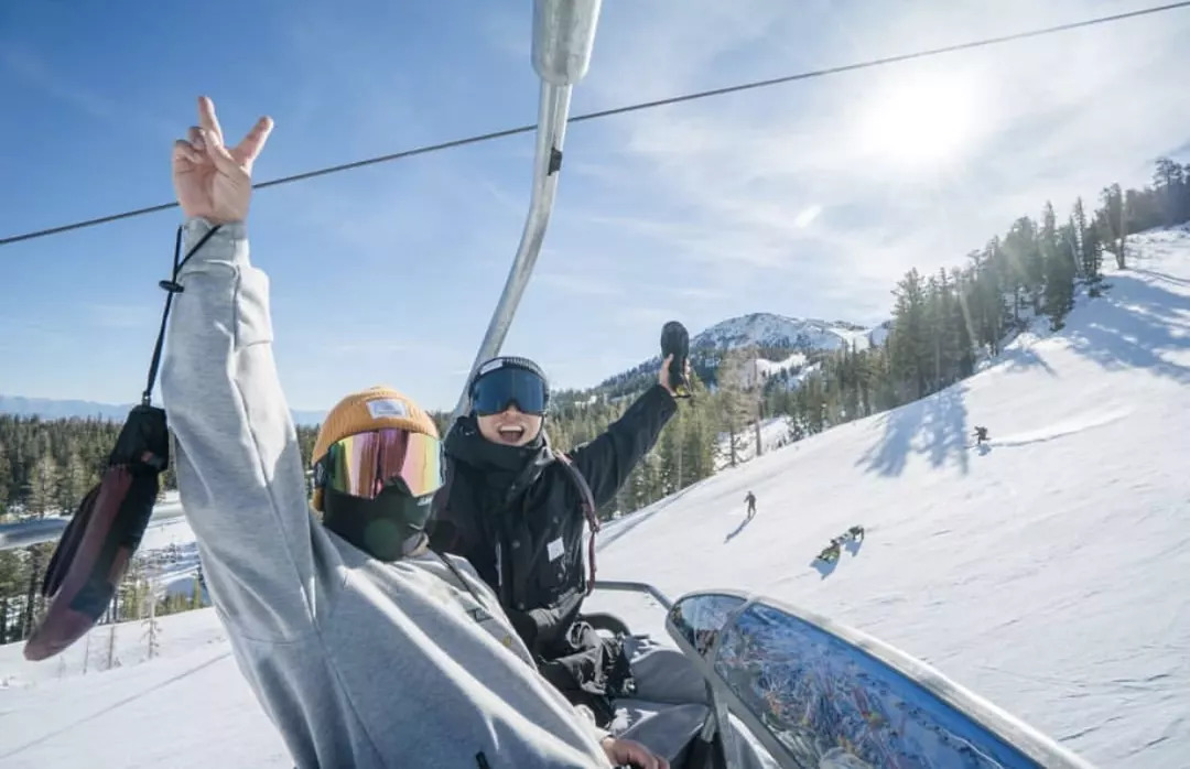 滑雪只戴头盔？也许是颜值限制了你的想象力