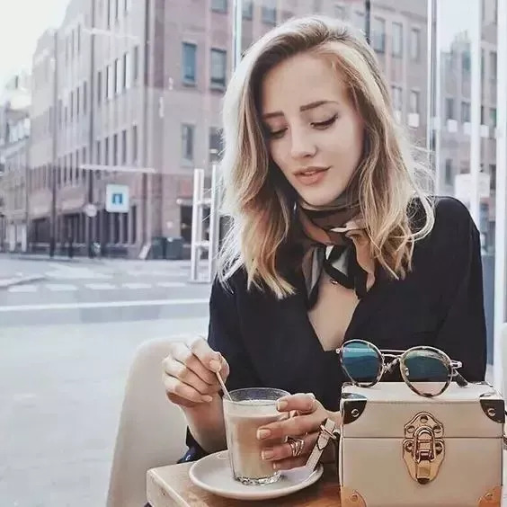 石原里美丝巾搭配图片,石原里美丝巾戴法